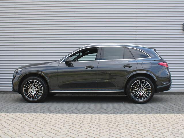 Mercedes-Benz GLC-KLASSE 300e 4MATIC AMG Line | 360 Camera | Schuifdak | Cruise adapt. | 20" LM | HUD | Treeplanken | Dodehoek detectie | Stoelverwarming + geheugen | BTW auto |