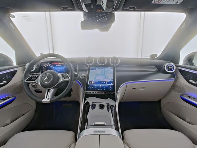 Mercedes-Benz GLC-KLASSE 300 e 4MATIC Plug-In Hybride Trekhaak | Lederen Bekleding | Zwarte Hemel | Parkeerpakket met achteruitcamera | Memory Voorstoelen. Inclusief 24 maanden Mercedes-Benz Certified garantie voor Europa.