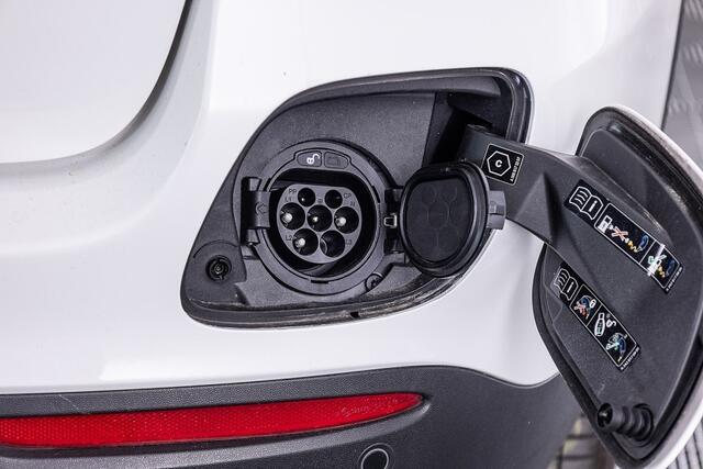 Mercedes-Benz GLC-KLASSE 300 de 4MATIC Premium Plus | PANORAMADAK | EL. STOELEN | Full LED | SOH 98.8% PHEV Plug-in Hybrid DIESEL *2000kg trekgewicht*