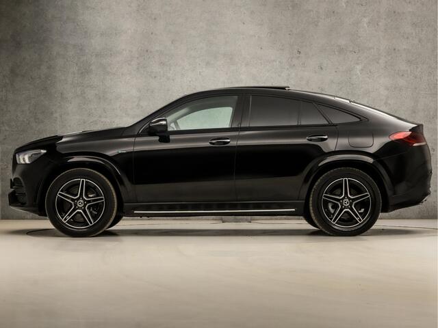 Mercedes-Benz GLE-KLASSE Coupé 350 e AMG 4MATIC 334Pk Automaat (SCHUIFDAK, APPLE CARPLAY, LUCHTVERING, MEMORY SEATS, STOELKOELING, SFEERVERLICHTING, TREEPLANKEN, MULTIBEAM LED, ADAPTIVE CRUISE, TREKHAAK, 360 CAMERA, NIEUWSTAAT)