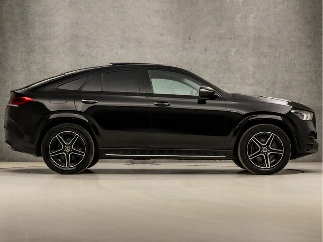Mercedes-Benz GLE-KLASSE Coupé 350 e AMG 4MATIC 334Pk Automaat (SCHUIFDAK, APPLE CARPLAY, LUCHTVERING, MEMORY SEATS, STOELKOELING, SFEERVERLICHTING, TREEPLANKEN, MULTIBEAM LED, ADAPTIVE CRUISE, TREKHAAK, 360 CAMERA, NIEUWSTAAT)