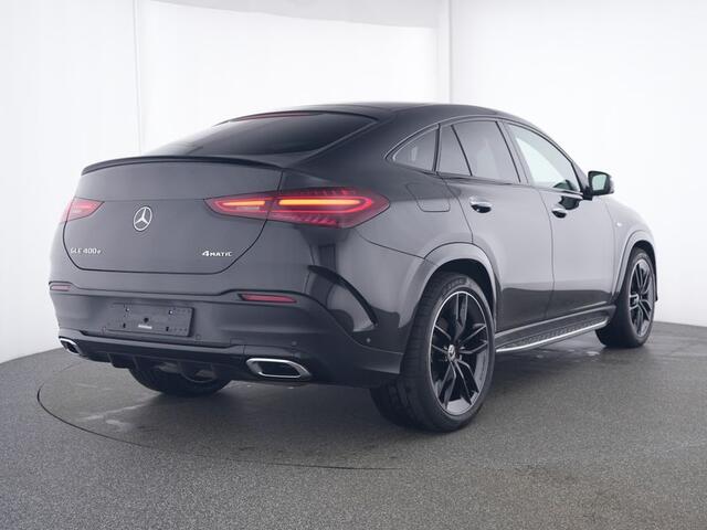 Mercedes-Benz GLE-KLASSE Coupé 400 e 4MATIC AMG Plug-In Hybride AMG Line | Night Pakket | Panorama Schuif-Kanteldak | Distronic | Trekhaak | 22I nch AMG Velgen | Stuur en stoelverwarming. Inclusief 24 maanden MB Certified garantie voor Europa.