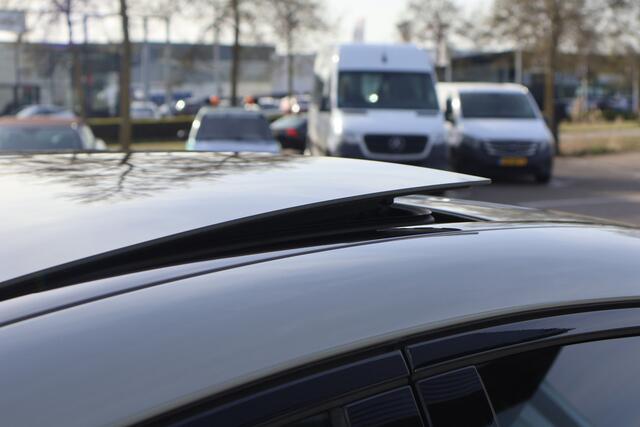 Mercedes-Benz Glc Coupé 400e 4MATIC AMG Line I Luchtvering I Meesturende achteras I Panorama dak I NAPPA Leer I 360 camera I Trekhaak I HUD I Burmester I I Zeer compleet I DIGITAL LIGHT I Stoelverwarming/ventilatie I Carbon I