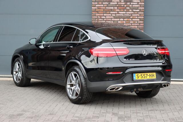 Mercedes-Benz Glc Coupé 300 4MATIC AMG Line | Dodehoekassistent | Camera | Multibeam LED | Stoelverwarming | Spoorpakket | Leder | Zonnerollo's | Navigatie | Cruise Control |
