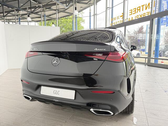 Mercedes-Benz Glc Coupé 300e 4MATIC Sport Edition | Panoramaschuifdak | Trekhaak | Nightpakket | AMG Premium | AMG spoiler |