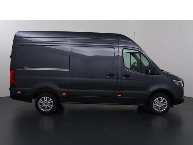 Mercedes-Benz SPRINTER 317 CDI L2 H2 | Aut. | MBUX | Parkeercamera | LM Velgen | 3-zits | Spiegelpakket | NIEUW |