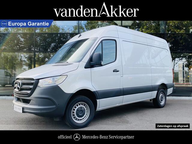 Mercedes-Benz SPRINTER 317 CDI L2H2 // Zilver grijs // AUTOMAAT // Passagiersbank // Trekhaak 2.800kg // Airco // Cruise Control // Betimmerde Laadruimte // Touchscreen Navigatie //