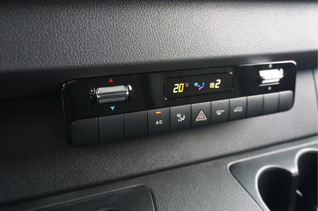 Mercedes-Benz SPRINTER 319CDI Select L2H1 10.25" Mbux, ACC, LED, 3.5T Trekhaak, 17" LM!! NR. R968**