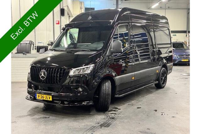 Mercedes-Benz SPRINTER 319 1.9 CDI L2 l Distronic l 3,5 t Trekhaak l LED l Facelift l Apple Carplay l MBUX 10,2 l Camera l Geveerde Chauffeurstoel l Tweezitsbank l Stoelverwarming l Draadloos opladen l Houten vloer l Tussenschot l Zijwanden betimmerd l Winterpakket l WET WIPER 