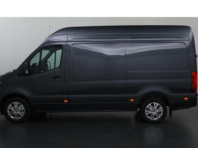 Mercedes-Benz SPRINTER 319 CDI L2 H2 Select | Aut. | Geveerde Comfortstoel bestuurder | Dodehoek Assistent| Voorbereiding Distronic | Parkeercamera + Sensoren V+A | Airco | 3-zits | Led Koplampen | 3500 KG. AHW | NIEUW |