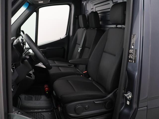 Mercedes-Benz SPRINTER 319 CDI L2 H2 Select | Aut. | Geveerde Comfortstoel bestuurder | Dodehoek Assistent| Voorbereiding Distronic | Parkeercamera + Sensoren V+A | Airco | 3-zits | Led Koplampen | 3500 KG. AHW | NIEUW |