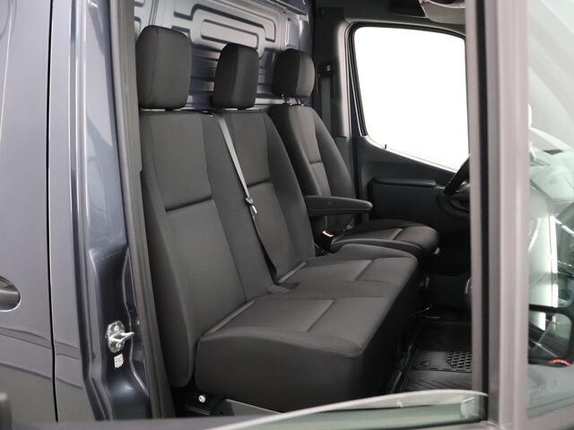 Mercedes-Benz SPRINTER 319 CDI L2 H2 Select | Aut. | Geveerde Comfortstoel bestuurder | Dodehoek Assistent| Voorbereiding Distronic | Parkeercamera + Sensoren V+A | Airco | 3-zits | Led Koplampen | 3500 KG. AHW | NIEUW |