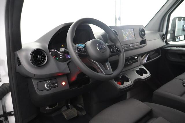 Mercedes-Benz SPRINTER 517 CDI Bakwagen met Laadklep | Airco | Cruise Control | MBUX | Navigatie | Carplay | LED | 170 PK | Laadklep+zijdeur | Certified |