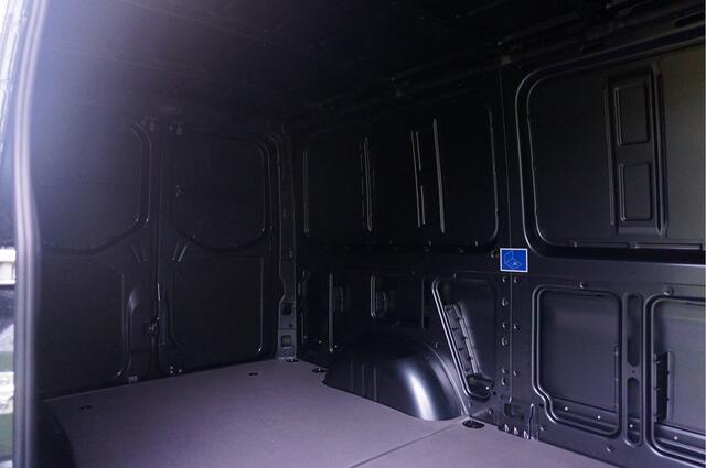 Mercedes-Benz SPRINTER 319CDI Select L2H1 BPM VRIJ!! 10.25" Mbux, ACC, LED, 3.5T Trekhaak, 17" LM!! NR. 829
