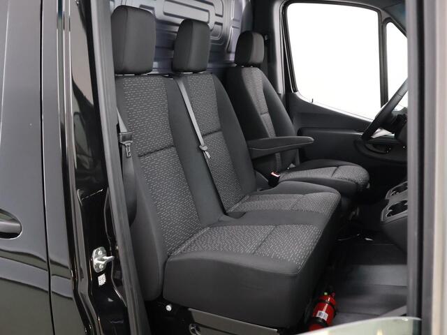 Mercedes-Benz SPRINTER 319 CDI L2 H2 | Aut. | SELECT | LED LAMPEN | 3500KG AHW VOORBEREIDING | METALLIC | NAVIGATIE | CAMEAR | CRUISE CONTROL | AIRCO | GEVEERDE BESTUURDERSSTOEL | LICHTMETALEN WIELEN | BIJRIJDERSBANK