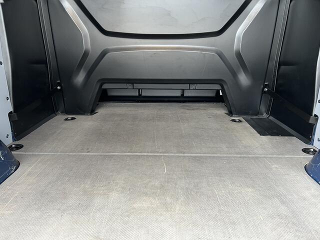 Mercedes-Benz SPRINTER 315 CDI RWD L2 H1 D.C. / MBUX / Trekhaak / Camera / Navigatie / Cruise control / Airco
