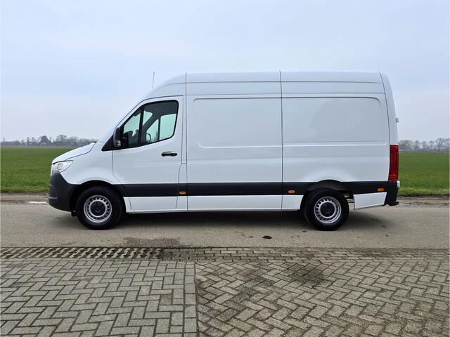 Mercedes-Benz SPRINTER 317 1.9 CDI L2 H2 RWD - 170 Pk - Euro 6 - AUTOMAAT - MBUX - ParkeerCamera - StoelVerwarming
