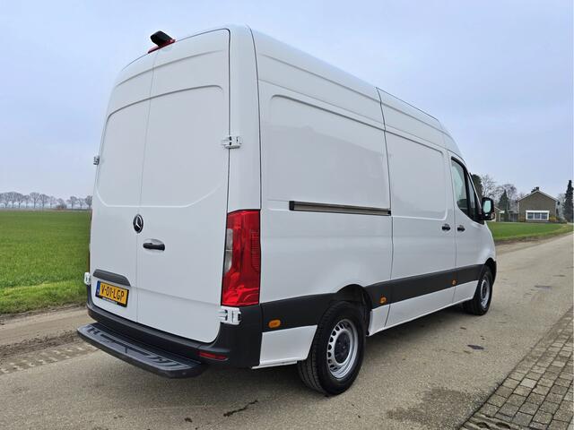 Mercedes-Benz SPRINTER 317 1.9 CDI L2 H2 RWD - 170 Pk - Euro 6 - AUTOMAAT - MBUX - ParkeerCamera - StoelVerwarming