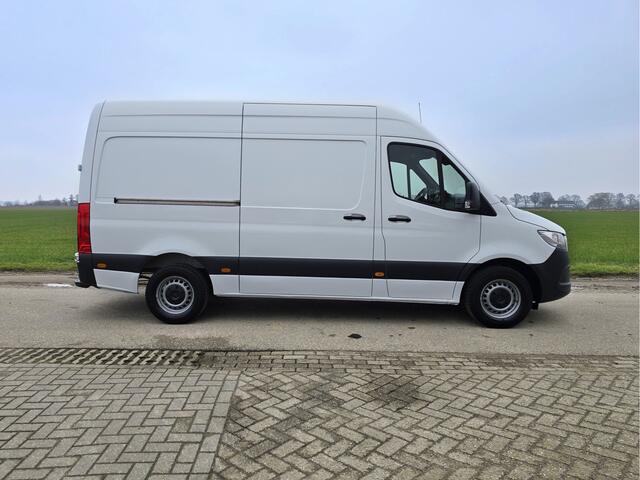 Mercedes-Benz SPRINTER 317 1.9 CDI L2 H2 RWD - 170 Pk - Euro 6 - AUTOMAAT - MBUX - ParkeerCamera - StoelVerwarming