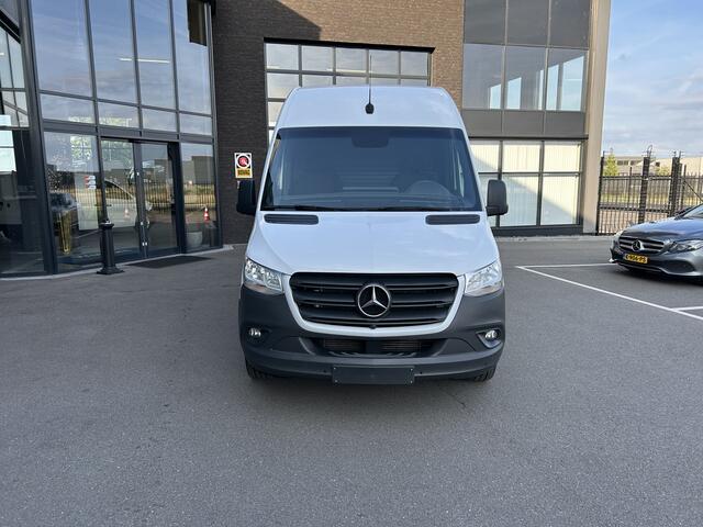 Mercedes-Benz SPRINTER 319 CDI L2 H2 3.0 V6 / 3500KG Trekhaak / 360 Camera / MBUX / Navigatie / Cruise control / Airco / 270 Graden achterdeuren