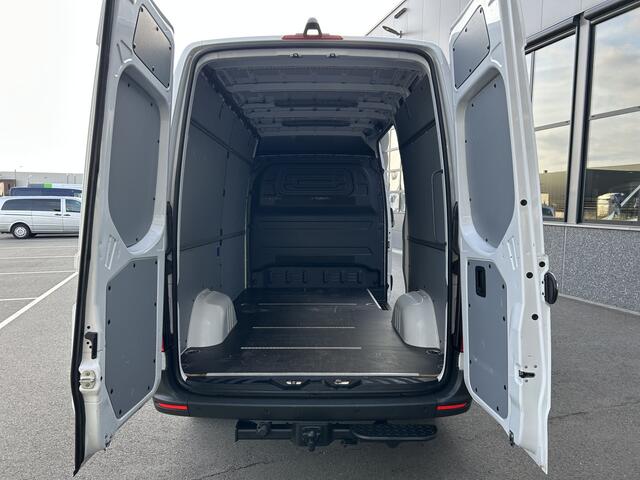 Mercedes-Benz SPRINTER 319 CDI L2 H2 3.0 V6 / 3500KG Trekhaak / 360 Camera / MBUX / Navigatie / Cruise control / Airco / 270 Graden achterdeuren