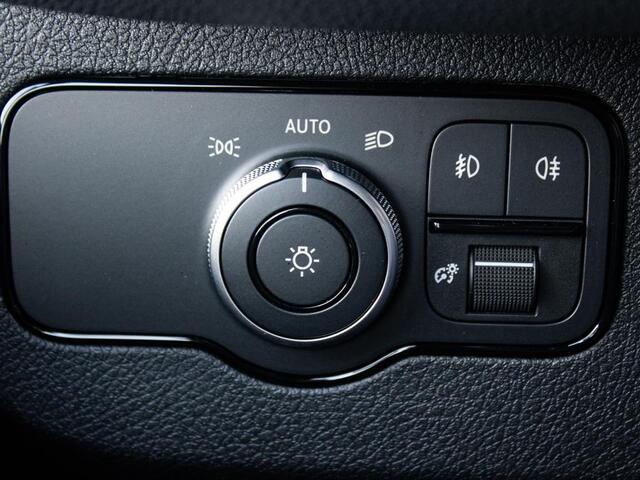 Mercedes-Benz SPRINTER 319 1.9 CDI L2H2 Pro 190 PK Automaat 3.500 kg trekgewicht, Distronic, LED koplampen, lichtmetalen velgen, geveerde stoel, achteruitrijcamera, inklapbare spiegels, stoelverwarming