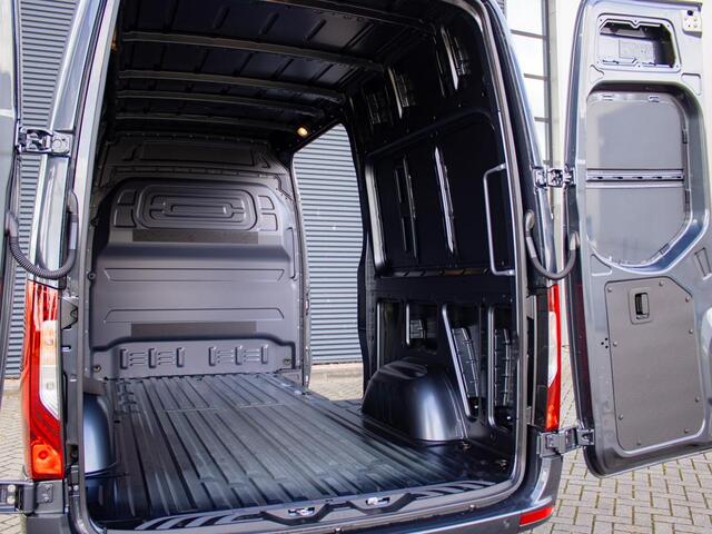 Mercedes-Benz SPRINTER 319 1.9 CDI L2H2 Pro 190 PK Automaat 3.500 kg trekgewicht, Distronic, LED koplampen, lichtmetalen velgen, geveerde stoel, achteruitrijcamera, inklapbare spiegels, stoelverwarming