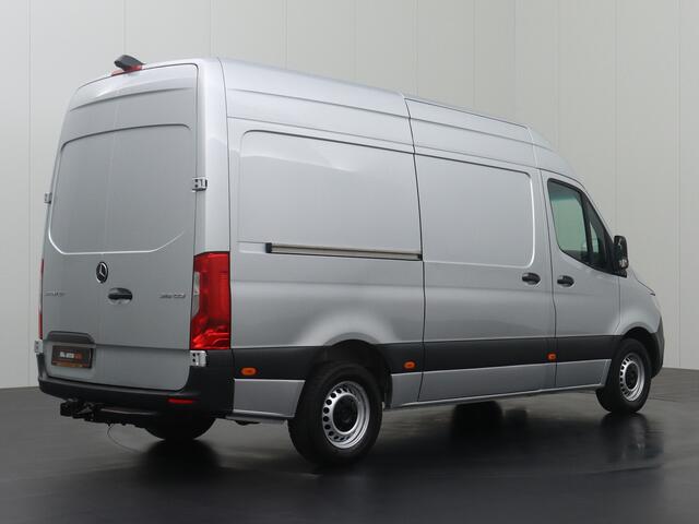Mercedes-Benz SPRINTER 316CDI Automaat L2H2 | 3500Kg Trekhaak | Navigatie | Camera | 3-Persoons | Airco | Cruise