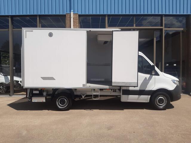 Mercedes-Benz SPRINTER 317 CDI Koelwagen / Vrieswagen 380V Stekker Laadklep Zijdeur Automaat
