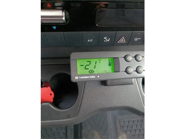 Mercedes-Benz SPRINTER 317 CDI Koelwagen / Vrieswagen 380V Stekker Laadklep Zijdeur Automaat