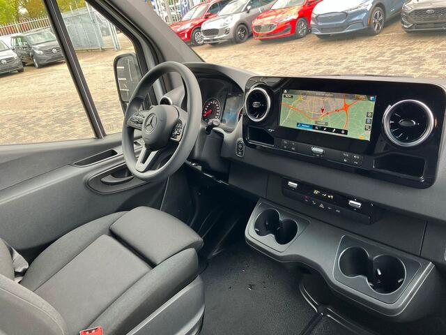 Mercedes-Benz SPRINTER 315 CDI L2H2 AUTOMAAT | Trekhaak | Achteruitrijcamera | 2x Schuifdeur | LED Koplampen | Navigatie | Breed Display | Cruise Control | Climate Control | Wandbescherming | Vloerbescherming | Trekhaak |