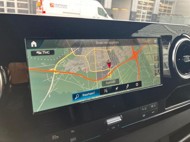 Mercedes-Benz SPRINTER 315 CDI L2H2 AUTOMAAT | Trekhaak | Achteruitrijcamera | 2x Schuifdeur | LED Koplampen | Navigatie | Breed Display | Cruise Control | Climate Control | Wandbescherming | Vloerbescherming | Trekhaak |