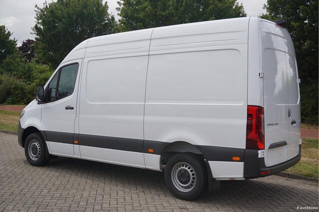 Mercedes-Benz SPRINTER 317CDI Pro L2H2 BPM VRIJ!! 10.25" Mbux Cam, Gev. Stoel, 3.5T Trekgewicht, LED!! NR. A03*