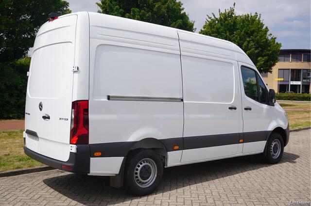 Mercedes-Benz SPRINTER 317CDI Pro L2H2 BPM VRIJ!! 10.25" Mbux Cam, Gev. Stoel, 3.5T Trekgewicht, LED!! NR. A03*