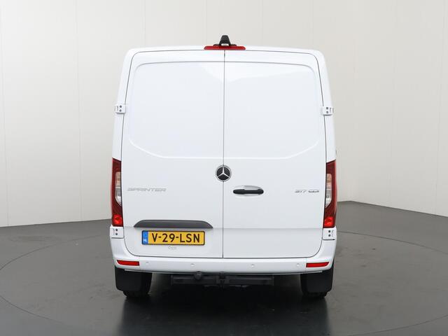 Mercedes-Benz SPRINTER 317 CDI | L1 H1 | Aut. | RWD | BPM VRIJ! | LED | TREKHAAK | STOELVERWARMING | 360 CAMERA | BIJRIJDERSBANK | STANDKACHEL | CRUISE | AIRCO | BUMPERS IN KLEUR | LEDEREN STUURWIEL | SPIEGELPAKKET | KUNST LEDER | CARPLAY / ANDROID AUTO