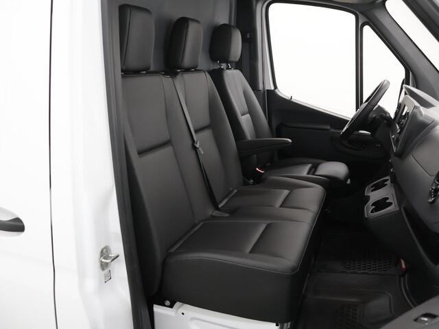 Mercedes-Benz SPRINTER 317 CDI | L1 H1 | Aut. | RWD | BPM VRIJ! | LED | TREKHAAK | STOELVERWARMING | 360 CAMERA | BIJRIJDERSBANK | STANDKACHEL | CRUISE | AIRCO | BUMPERS IN KLEUR | LEDEREN STUURWIEL | SPIEGELPAKKET | KUNST LEDER | CARPLAY / ANDROID AUTO