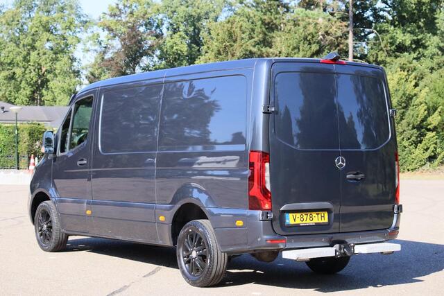 Mercedes-Benz SPRINTER 319 3.0 CDI 366 EHD L2H1 V6 2018 | Goed Onderhouden | Airco | Cruise Control | 1e Eigenaar | Navigatie | Trekhaak | Aanhanger Assistent | DAB Radio | Achteruitrij Camera | Parkeersensoren | Nationale Autopas