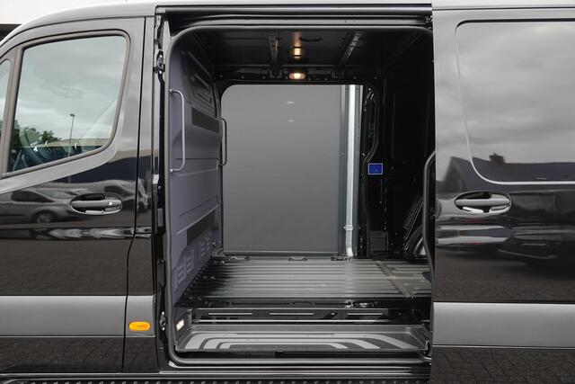 Mercedes-Benz SPRINTER 4x4 319Cdi 190Pk 9G-tronic | L2H1 | 2xSchuifdeur | 4WD | AWD | Bullbar | Treeplanken | 19'' All Terrain | Obsidian Black