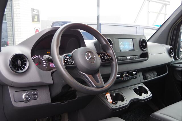 Mercedes-Benz SPRINTER 319 3.0 CDI V6 L3H2 AUT. LED,LEDER, 3.5T TREKHAAK, CRUISE, MBUX, CAMERA, STANDKACHEL, CLIMA, APPLE CARPLAY/ANDROID AUTO, PARKEERSE