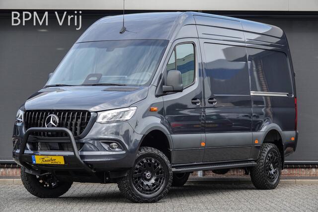 Mercedes-Benz SPRINTER 4x4 319Cdi 190Pk 9G-tronic | L2H2 | 2xSchuifdeur | Stoel-Bank | Leder | 4WD | AWD | Bullbar | Treeplanken | 18'' All Terrain | Tenoriet Grijs