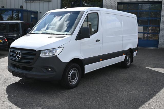 Mercedes-Benz SPRINTER 317 CDI L2H1 RWD MBUX met navigatie en camera, Geveerde stoel, Brake assyst, Etc.