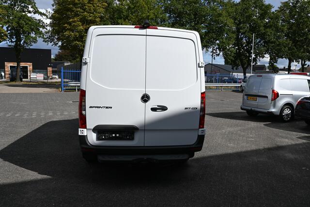 Mercedes-Benz SPRINTER 317 CDI L2H1 RWD MBUX met navigatie en camera, Geveerde stoel, Brake assyst, Etc.