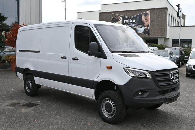 Mercedes-Benz SPRINTER 319 CDI L2H1 4x4 MBUX met camera en parkeerpakket, LED, Trekhaak