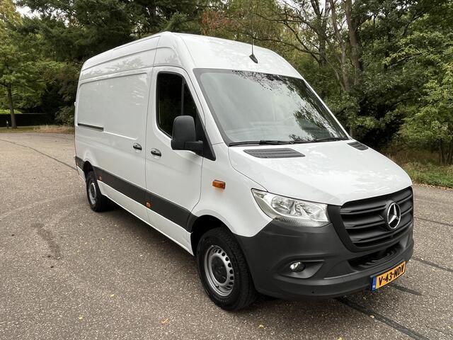 Mercedes-Benz SPRINTER 317 1.9 CDI L2H1 RWD Functional 2022 | Navigatie | Cruise controle | Stoelverwarming | Airco | Multifunctioneel stuurwiel | 6 versnellingen | Camera | Boekjes |