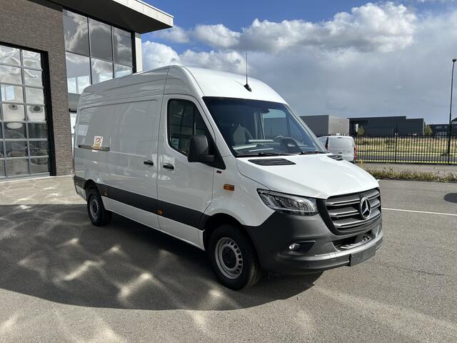 Mercedes-Benz SPRINTER 317 CDI L2 H2 PRO Facelift / LED / MBUX / Navigatie / Camera / Parkeersensoren / Cruise control / Airco / 270 Graden achterdeuren