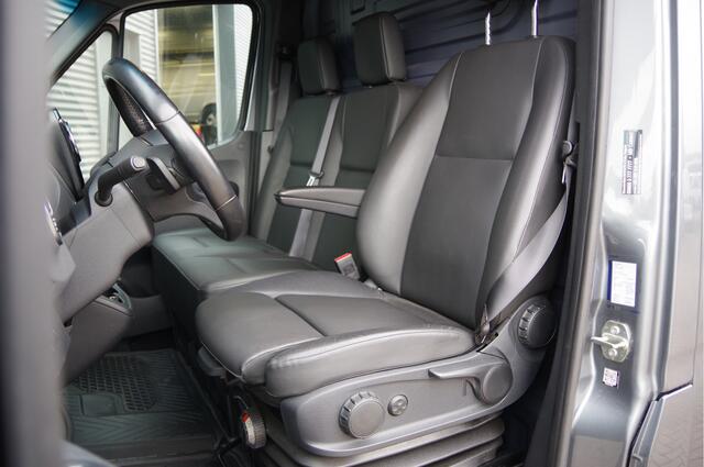 Mercedes-Benz SPRINTER 519 3.0 CDI V6 L2H1 LED, LEDER, 3.5T TREKHAAK, STANDKACHEL, DUBBELLUCHT, ADAPT. CRUISE, MBUX 10'', 360 CAMERA, STOELVERWARMING, VOORRUIT VERWARMING, NAVI, CLIMA, NL AUTO, NAP