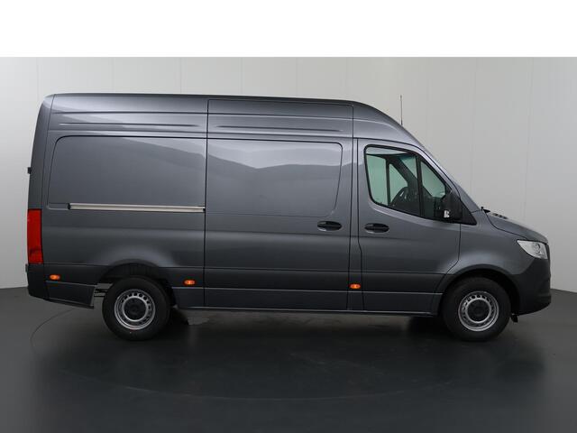 Mercedes-Benz SPRINTER 315 CDI | L2 H2 | RWD | Aut. | PRO | BPM VRIJ! | ACHTERUITRIJCAMERA | 3500 KG AHW | DODEHOEKASSISTENT | AIRCO | CRUISE | CARPLAY | ANDROID AUTO | METALLIC | 3-ZITS | MBUX SYSTEEM GROOT