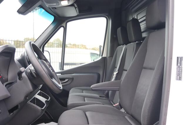 Mercedes-Benz SPRINTER 319CDI 3.0 V6, L2H2, 3-Persoons, 2800KG Trekhaak, 360Camera, PDC, Cruise Control