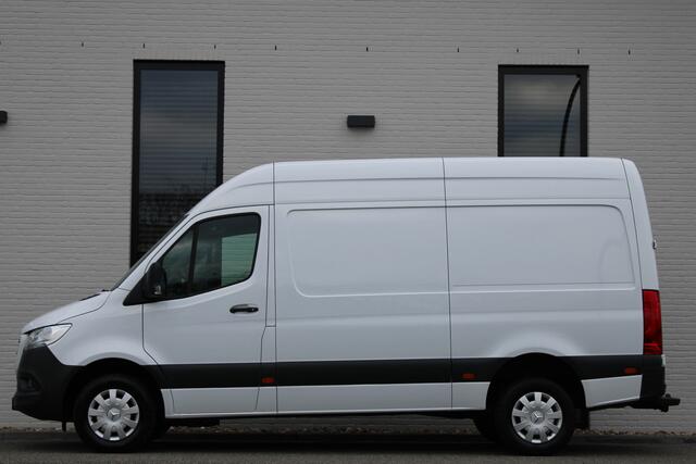 Mercedes-Benz SPRINTER 319 3.0 CDI / L2H2 / Apple CarPlay / Camera / Gereedschap kasten / Nette Staat.