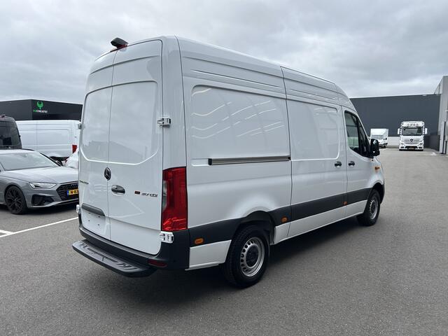 Mercedes-Benz SPRINTER 317 CDI L2 H2 Pro LED / MBUX / Navigatie / Camera / Parkeersensoren / Cruise control / Airco / 270 Graden achterdeuren
